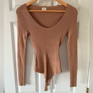 Abercrombie & Fitch Tan Ribbed Long-Sleeve Bodysuit - Like New!
Size:XS
